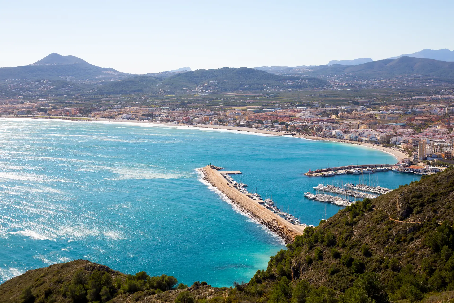 The bay of Jávea from above, with the harbour, the beaches and the town
