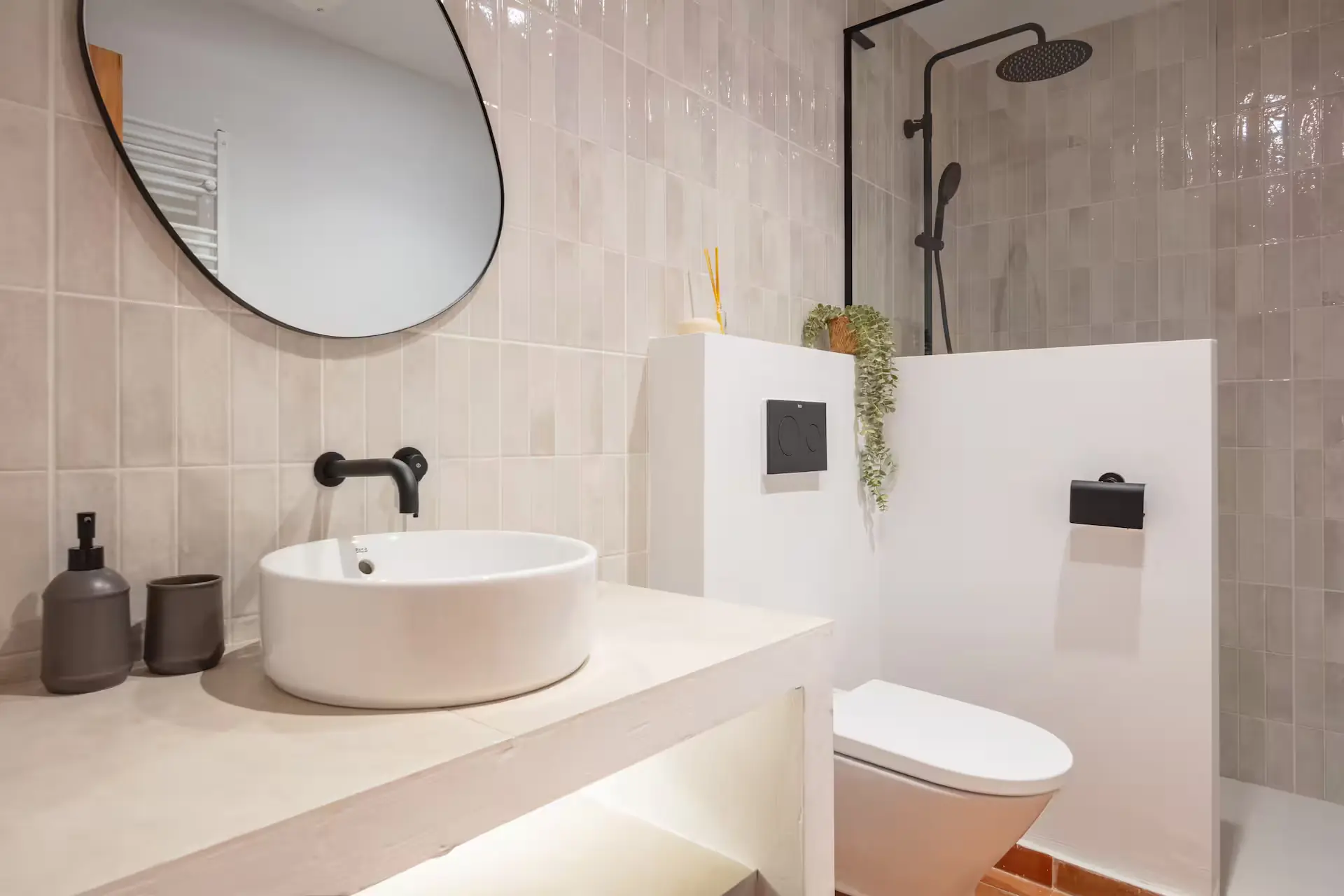Bathroom with a walk-in shower and double washbasin