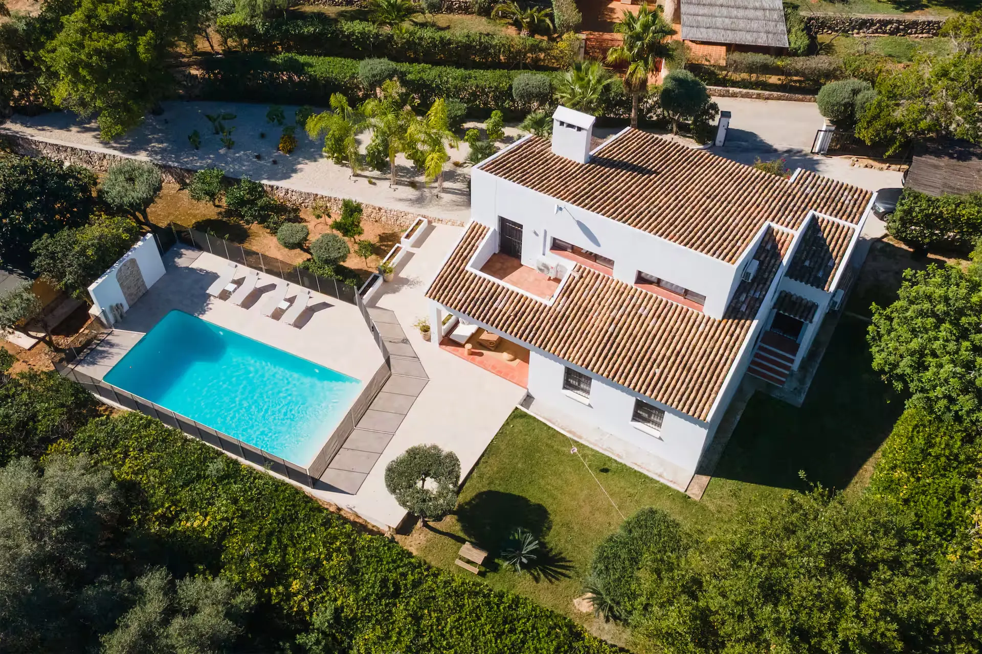 Casa Flamingo with its pool and garden, seen from the air